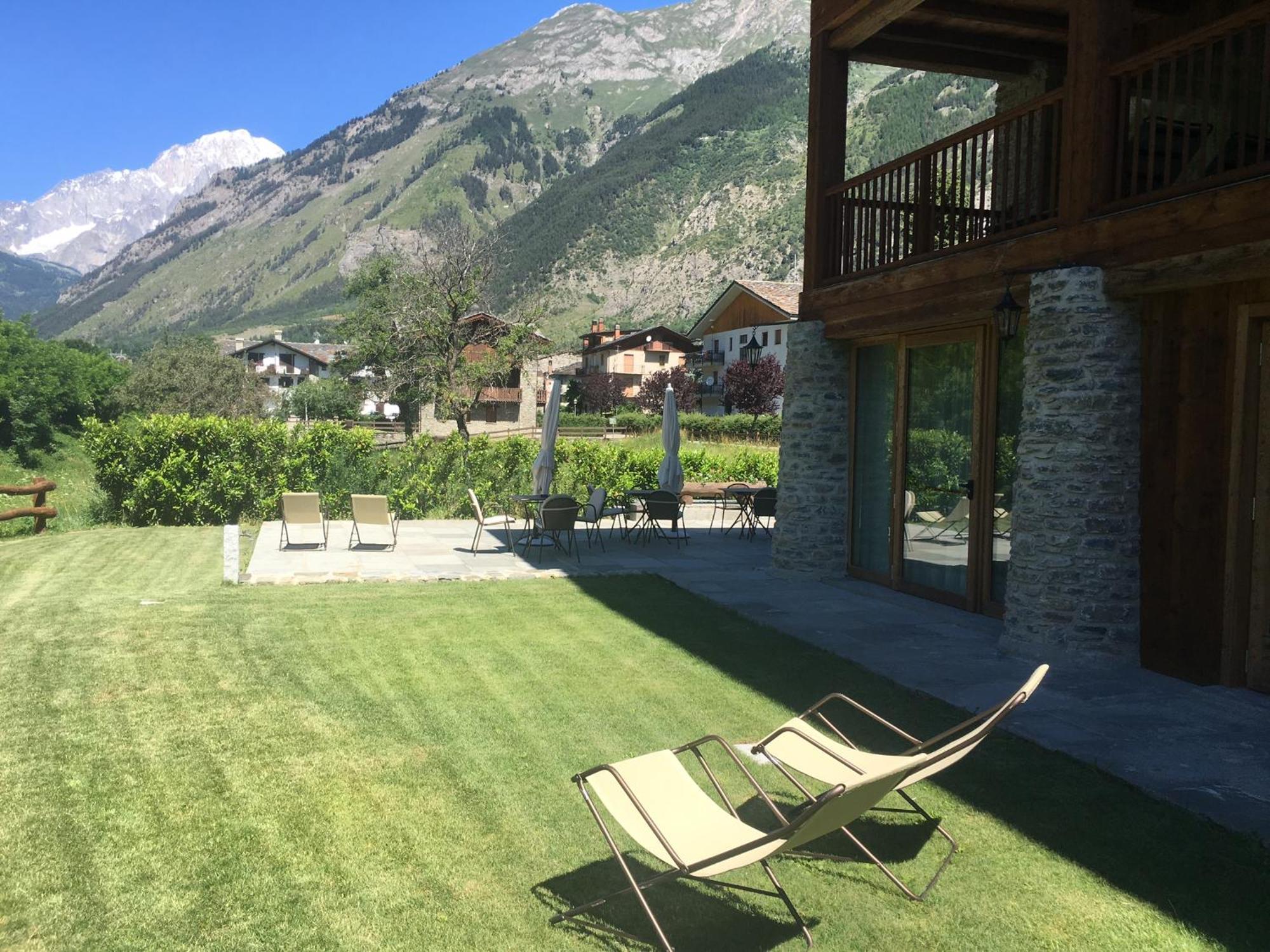 Hotel Les Montagnards Morgex Exterior foto